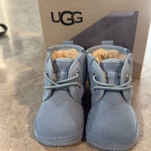 Baby Ugg Neumel booties xs  baby blue color
